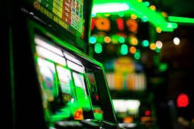 svip5 h5 mobile app interface showing live dealer blackjack table and betting options